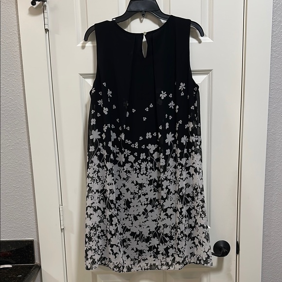 Calvin Klein Black and White Floral Sleeveless Dress - Picture 5 of 11